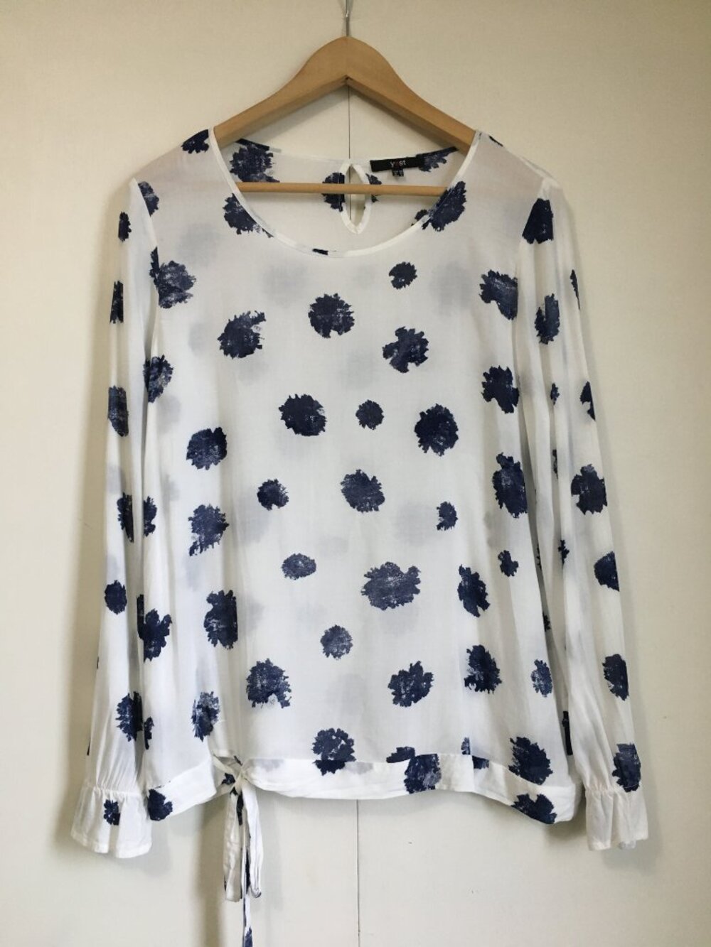 Yest The Netherlands White Rayon Poet Blouse Navy Abstract Splotch Tie Waist